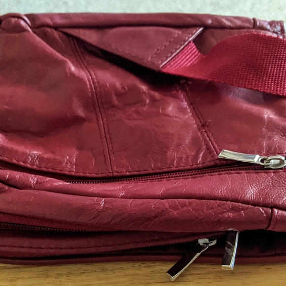 Buxton Red Leather Shoulder Bag - Picture 5 of 10